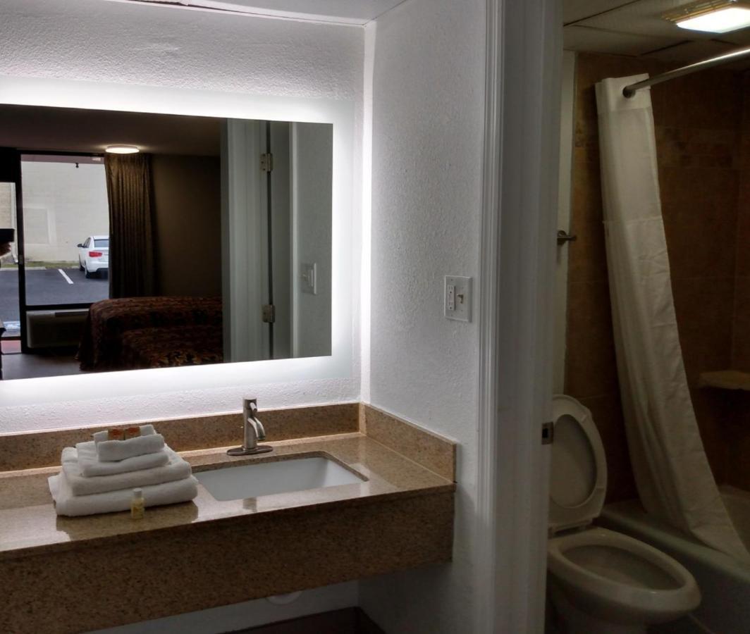 Gateway Inn Savannah Bagian luar foto